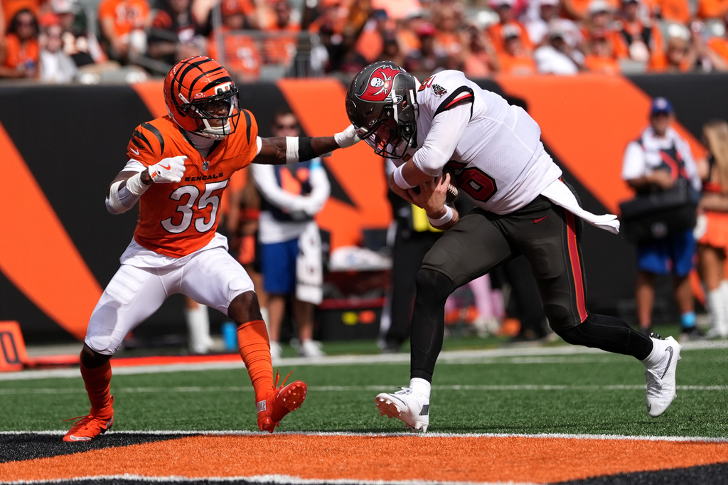 Tampa Bay Buccaneers quarterback Baker Mayfield, right, scores a touchdown ahead of Cincinnati Bengals cornerback Jalen Davis (35) in the second half of an NFL football game Sunday, Sept. 13, 2026, in Cincinnati. (AP Photo/Joshua A. Bickel)