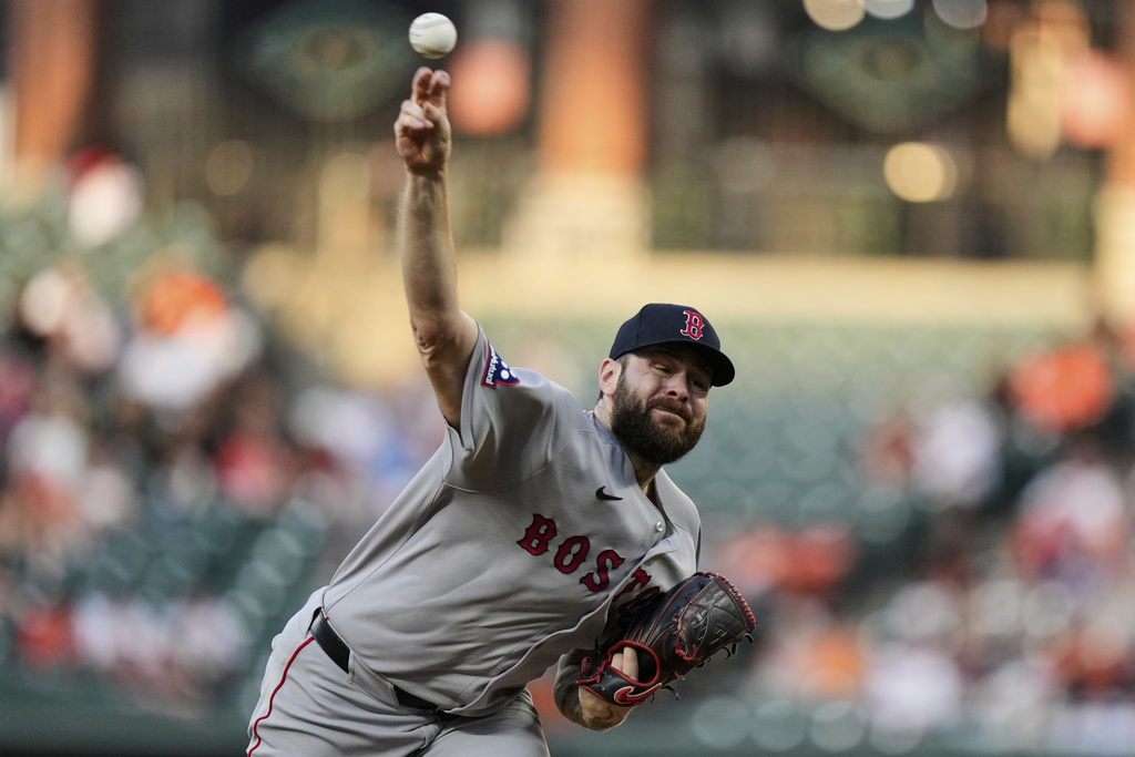 Boston Red Sox starting pitcher Lucas Giolito delivers during the second inning of a baseball game against the Baltimore Orioles, Tuesday, Aug. 26, 2025, in Baltimore. (AP Photo/Stephanie Scarbrough)