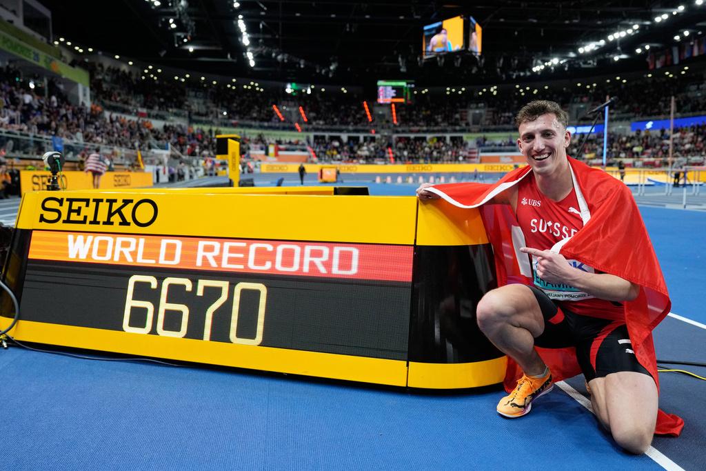 Simon Ehammer, of Switzerland, posesafter winning the gold medal and setting a new world record in the heptathlon at the World Athletics Indoor Championships in Torun, Poland, Saturday, March 21, 2026. (AP Photo/Matthias Schrader)
