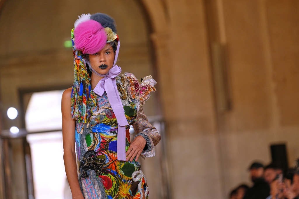 A model wears a creation as part of the Vivienne Westwood Spring/Summer 2026 collection presented in Paris, Saturday, Oct. 4, 2025. (AP Photo/Aurelien Morissard)
