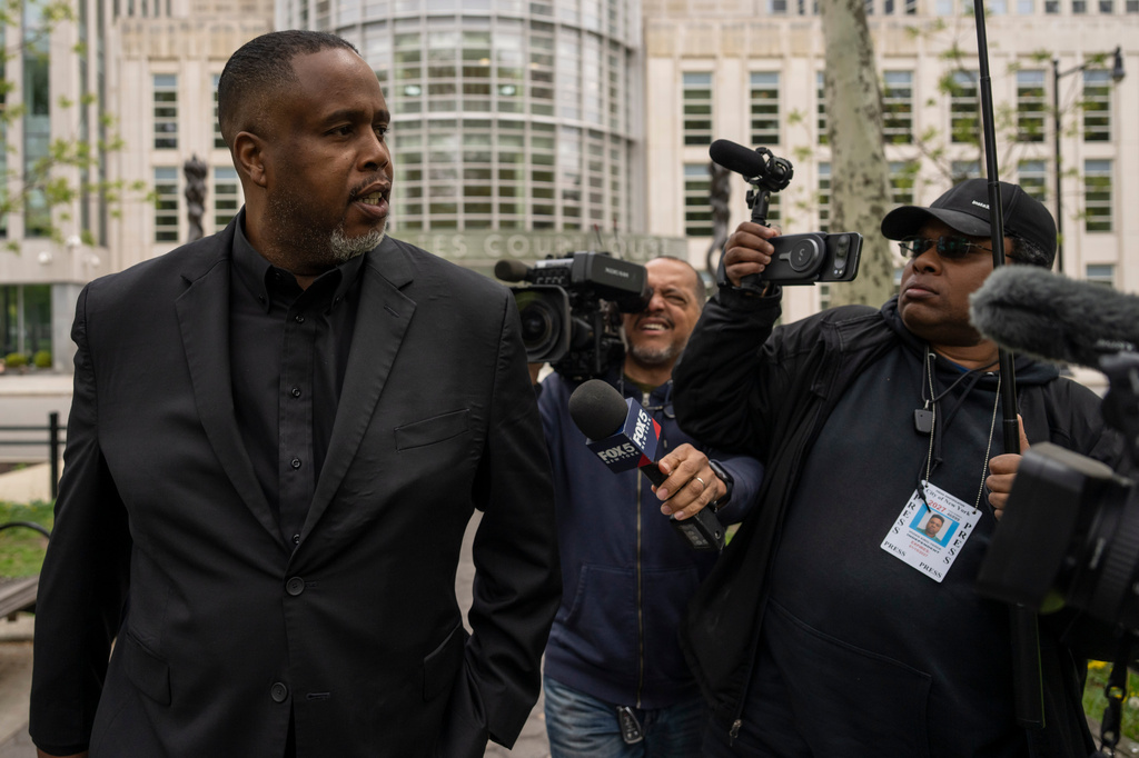 Former NBA player and assistant coach Damon Jones leaves Brooklyn federal court, Tuesday, April 28, 2026, in New York. (AP Photo/Yuki Iwamura)