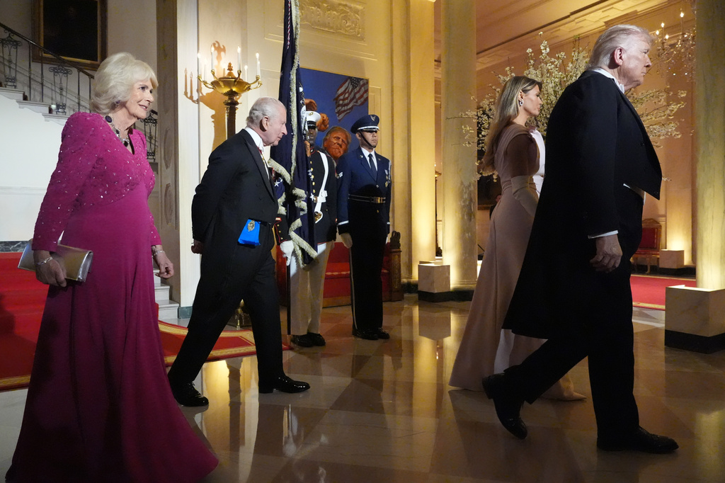 President Donald Trump and first lady Melania Trump with Britain's King Charles III and Queen Camilla after posing for a photo at the Grand Staircase in the Grand Foyer of the White House during a State Dinner Tuesday, April 28, 2026, in Washington. (AP Photo/Alex Brandon)