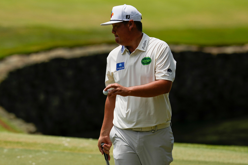 Sungjae Im, of South Korea, reacts to his putt on the fourth green during the final round of the St. Jude Championship golf tournament, Sunday, Aug. 16, 2026, in Memphis, Tenn. (AP Photo/George Walker IV)
