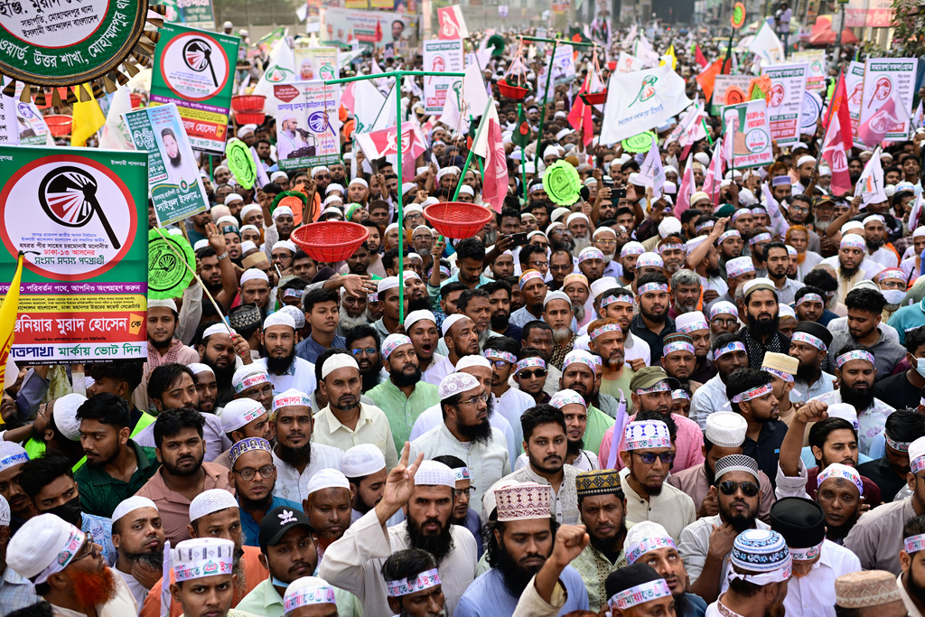 Supporters of Bangladesh's Jamaat-e-Islami and seven allied political parties shout slogans during a rally to present their demands before the next general election, expected to be held in February, in Dhaka, Bangladesh, Tuesday, Nov. 11, 2025. (AP Photo/Mahmud Hossain Opu)