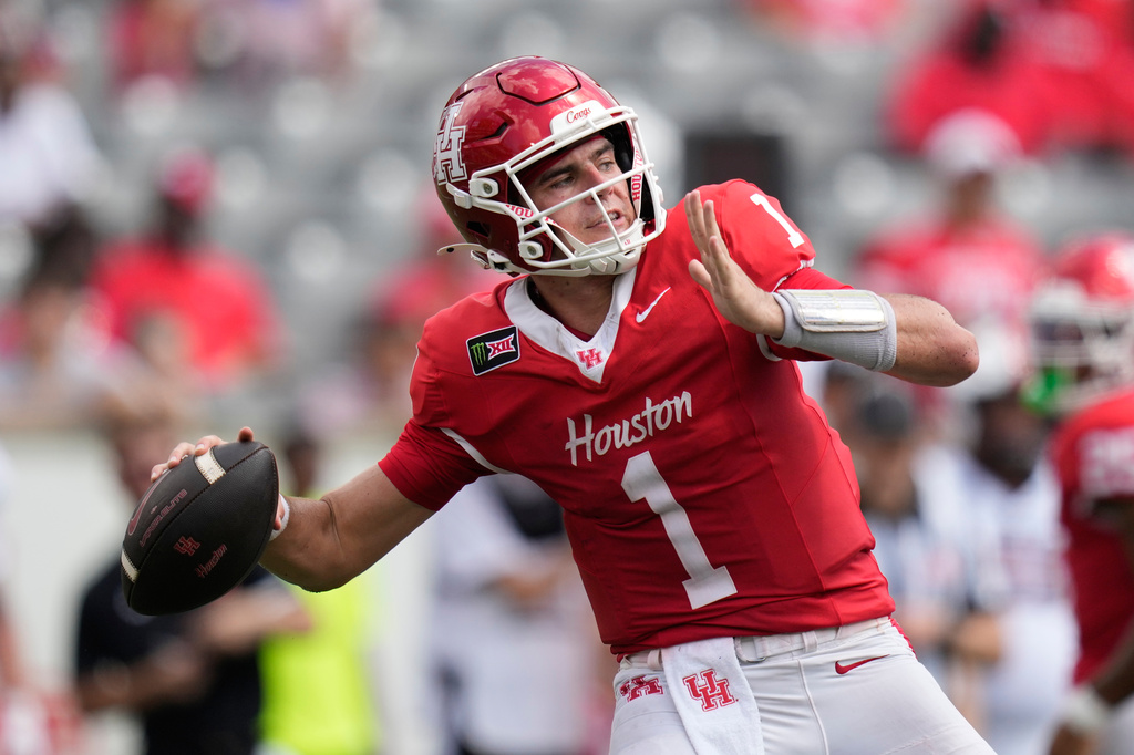 Houston Cougars quarterback Conner Weigman throws during the first half of an NCAA college football game against the Oregon State Beavers in Houston, Saturday, Sept. 5, 2026. (AP Photo/Ashley Landis)