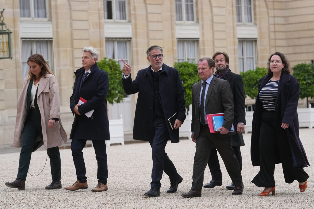 From left, French Green Party leader Marine Tondelier, French Communist Party leader Fabien Roussel, French socialist party secretary general Olivier Faure, Stephane Peu, member of French Communist Party, Boris Vallaud, president of the socialist parliament members at the National Assembly, and Cyrielle Chatelain, member of French Green Party arrive for a meeting with French president Emmanuel Macron at the Elysee Palace, in Paris, Friday, Oct. 10, 2025. (AP Photo/Thibault Camus)