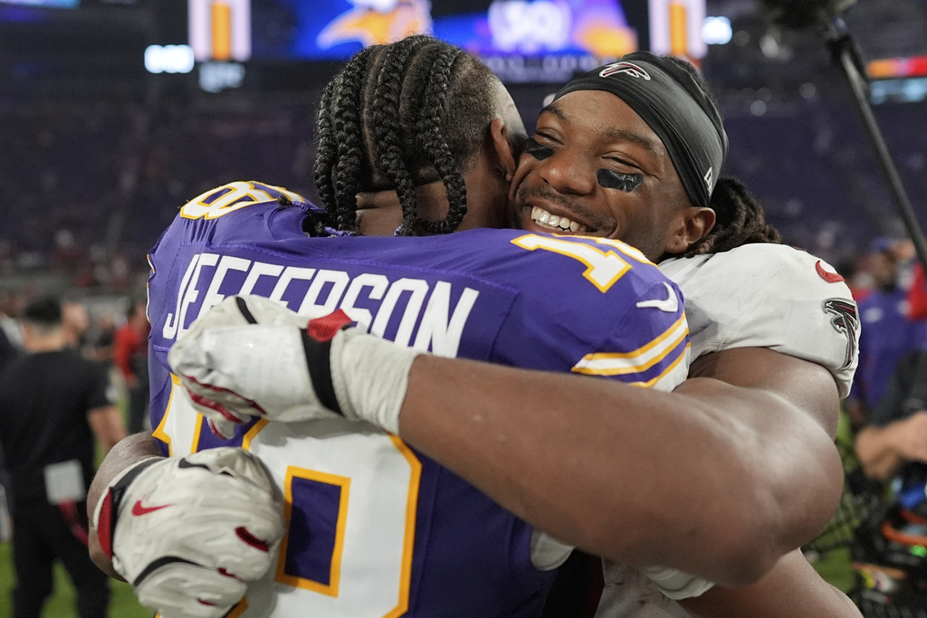 Atlanta Falcons running back Bijan Robinson (7) and Minnesota Vikings wide receiver Justin Jefferson (18) meet after an NFL football game, Sunday, Sept. 14, 2025, in Minneapolis. (AP Photo/Mike Stewart)