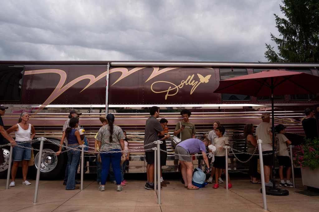 Guests wait in line for a Dolly Parton exhibit at the Dollywood theme park in Pigeon Forge, Tenn., Wednesday, Aug. 26, 2026. (AP Photo/Camden Hall)