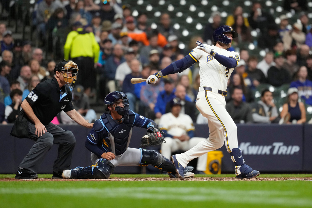 Milwaukee Brewers' Brice Turang hits a two-run single during the fifth inning of a baseball game against the Milwaukee Brewers, Tuesday, March 31, 2026, in Milwaukee. (AP Photo/Aaron Gash)