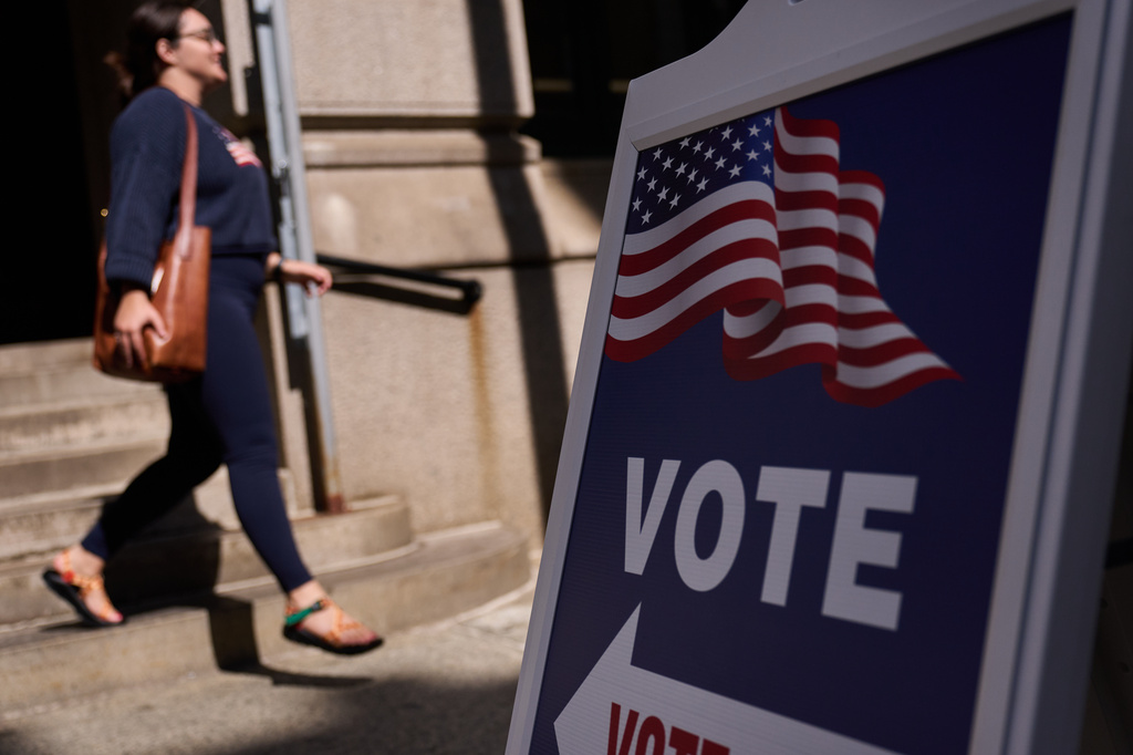A sign directs voters to an entrance for City Hall during early voting for the Rhode Island primary election, Wednesday, Sept. 2, 2026, in Providence, R.I. (AP Photo/David Goldman)