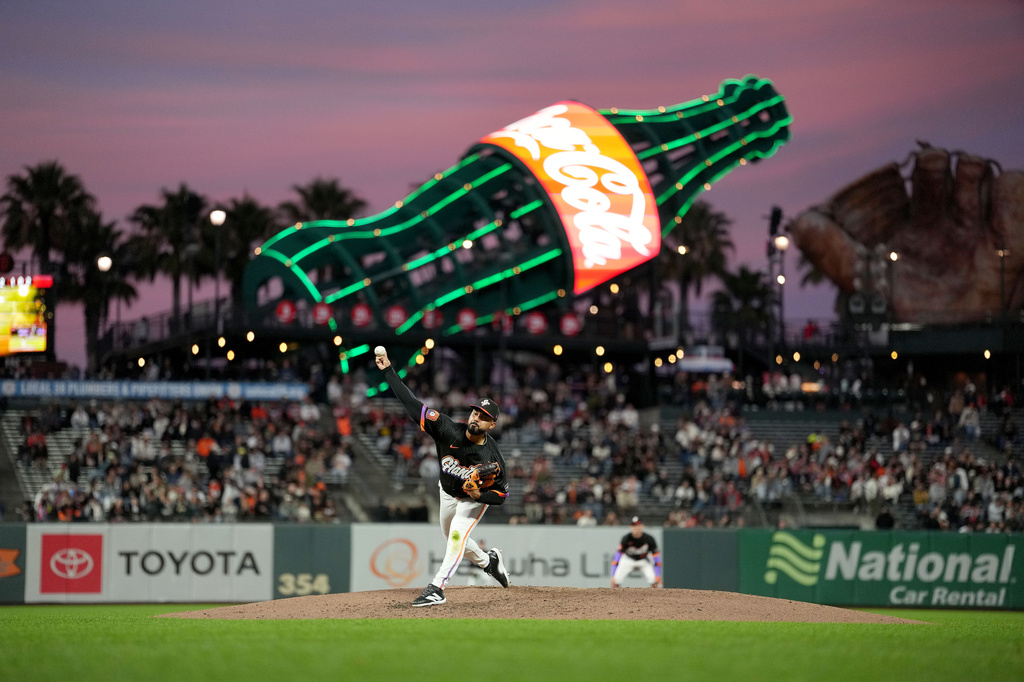 San Francisco Giants pitcher Anthony Molina throws against the Cincinnati Reds during the fifth inning of a baseball game Tuesday, Aug. 25, 2026, in San Francisco. (AP Photo/Tony Avelar)