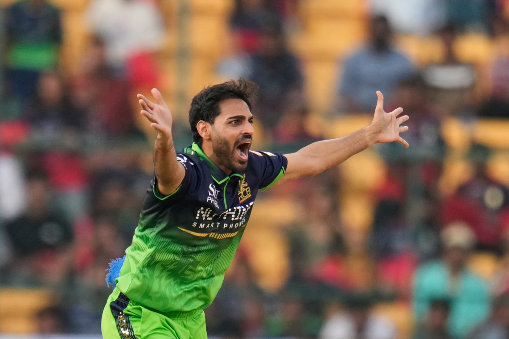 Royal Challengers Bengaluru's Bhuvneshwar Kumar appeals for the wicket of Delhi Capitals' Pathum Nissanka during the Indian Premier League cricket match between Royal Challengers Bengaluru and Delhi Capitals in Bengaluru, India, Saturday, April 18, 2026. (AP Photo/Aijaz Rahi)