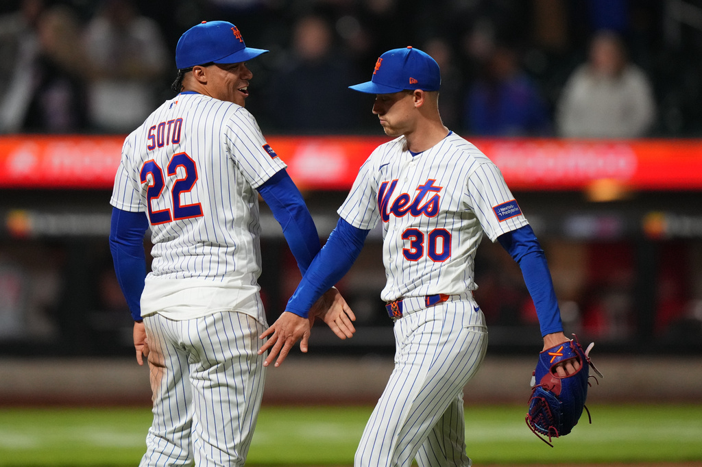 New York Mets pitcher Luke Weaver (30) celebrates with Juan Soto (22) after a baseball game against the Minnesota Twins Wednesday, April 22, 2026, in New York. (AP Photo/Frank Franklin II)