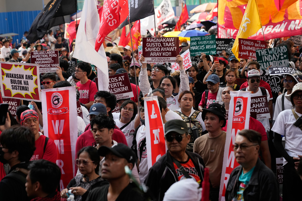Protesters are blocked as they tried to march towards the Malacanang presidential palace during an anti-corruption rally in Manila, Philippines on, Sunday, Nov. 30, 2025. (AP Photo/Aaron Favila)