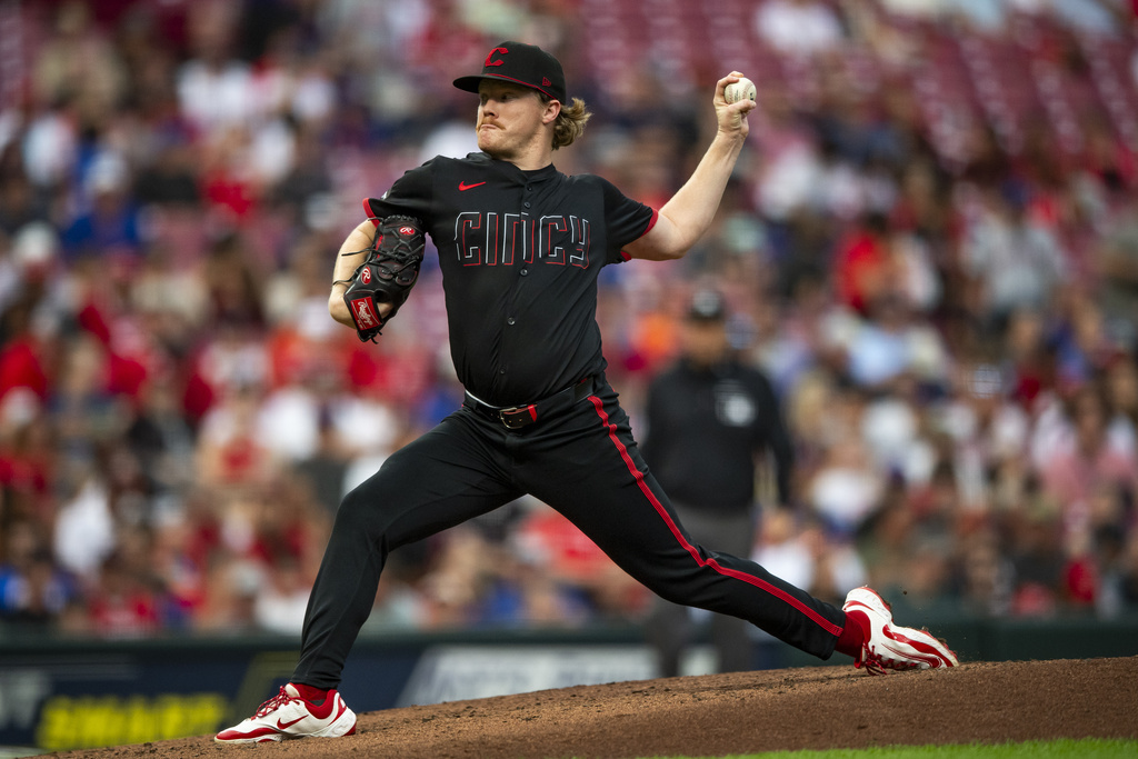 Cincinnati Reds pitcher Andrew Abbott delivers in the second inning of a baseball game against the New York Mets, Friday, Sept. 5, 2025, in Cincinnati. (AP Photo/Michael Swensen)