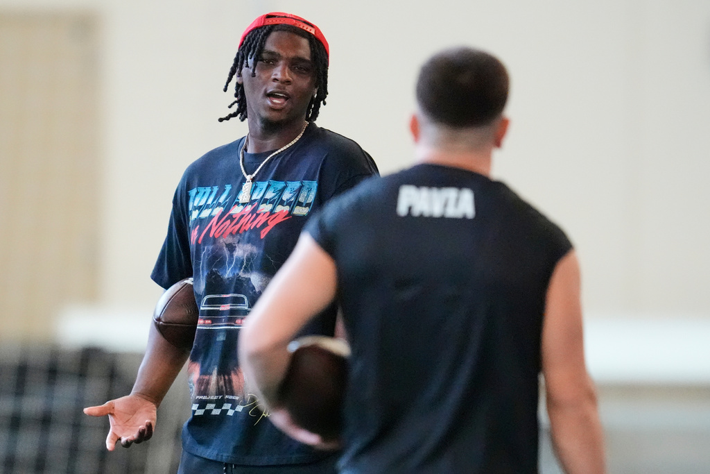 Tennessee Titans quarterback Cam Ward, left, talks to Vanderbilt quarterback Diego Pavia right, during the school's NFL football pro day Friday, March 20, 2026, in Nashville, Tenn. (AP Photo/George Walker IV)