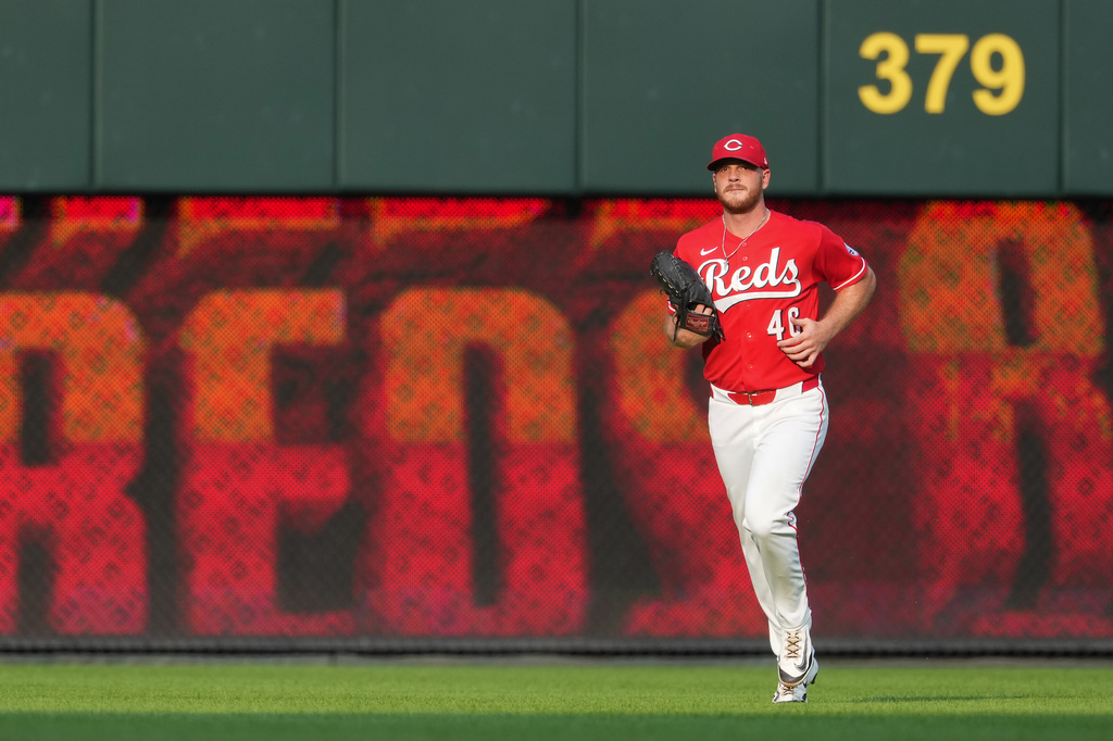 Cincinnati Reds pitcher Caleb Ferguson jogs in from the bullpen to start the second baseball game of a doubleheader against the Cleveland Guardians, Tuesday, July 28, 2026, in Cincinnati. (AP Photo/Kareem Elgazzar)