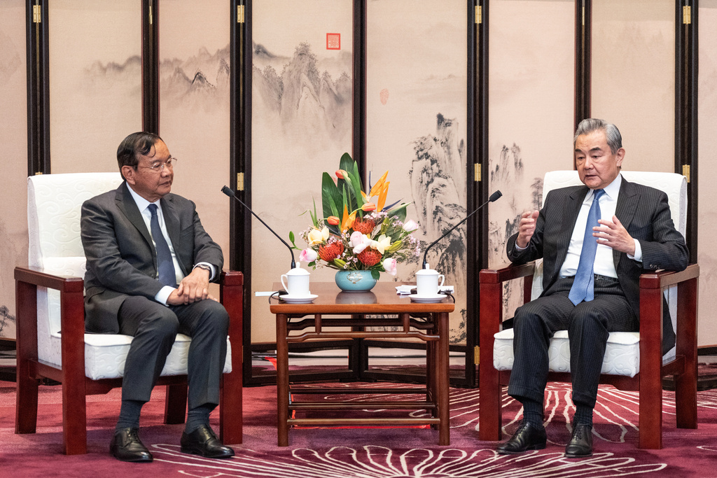 In this photo released by Xinhua News Agency, China's Foreign Minister Wang Yi, right, talks to his Cambodia counterpart Prak Sokhonn during a meeting in Yuxi in southwest China's Yunnan province on Sunday, Dec. 28, 2025. (Wang Guansen/Xinhua via AP)