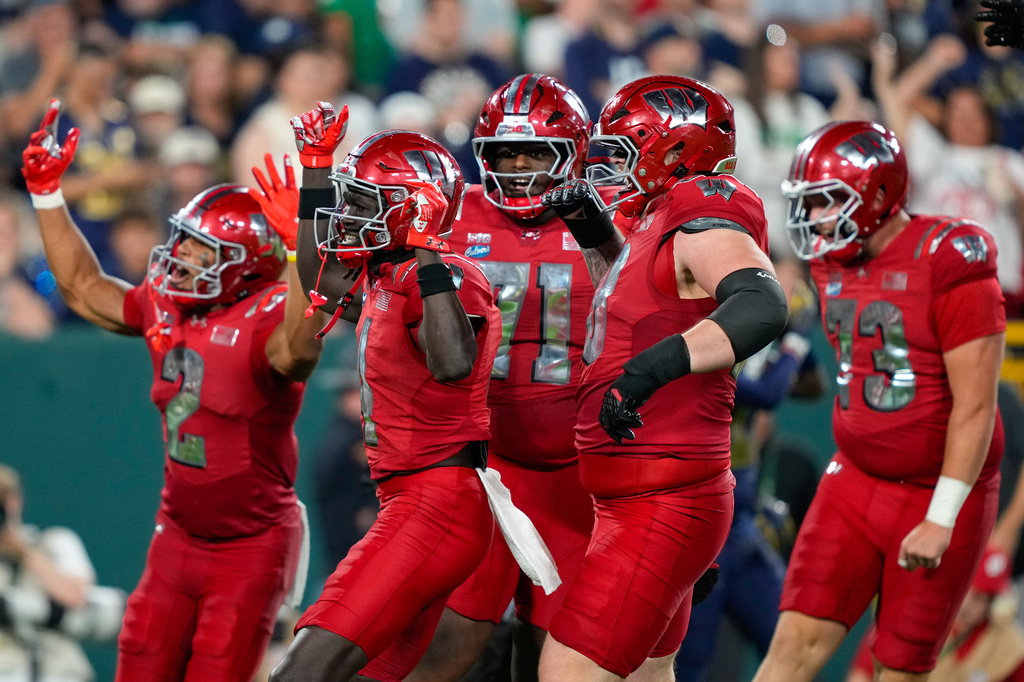 Wisconsin wide receiver Malachi Coleman, second from left, celebrates scoring a touchdown with teammates during the first half of an NCAA college football game against Notre Dame Sunday, Sept. 6, 2026, in Green Bay, Wis. (AP Photo/Kayla Wolf)w,d