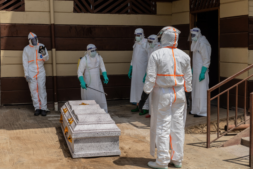 Health workers prepare the coffin of Angèle Muyumba Nsimire, a university student who died of Ebola at the Citadelle Clinic in Bunia, Congo, Friday, June 12, 2026. (AP Photo/Moses Sawasawa)