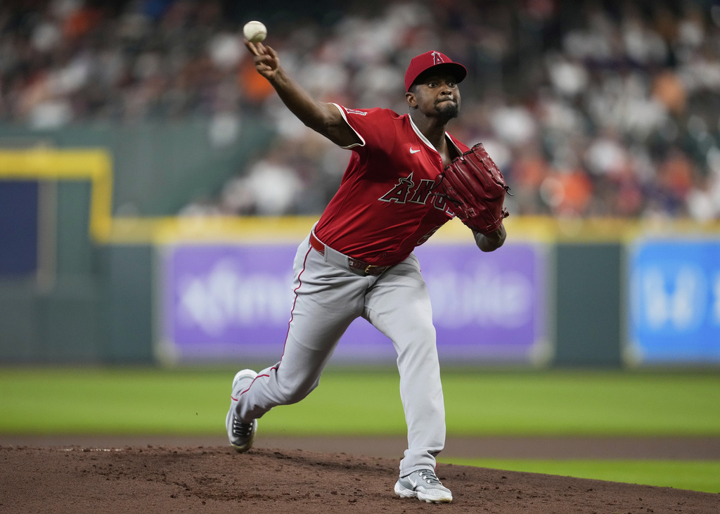 Los Angeles Angels starting pitcher Jose Soriano throws during the first inning of a baseball game against the Houston Astros in Houston, Sunday, Aug. 31, 2025. (AP Photo/Ashley Landis)