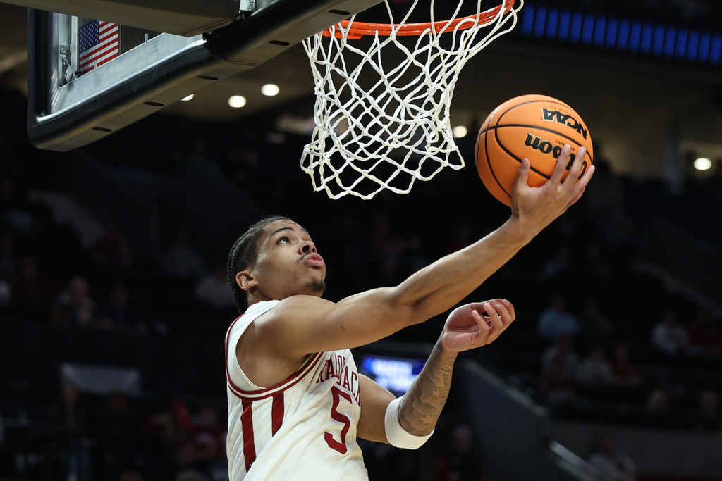 Arkansas guard Darius Acuff Jr. shoots during the second half in the first round of the NCAA college basketball tournament against Hawaii, Thursday, March 19, 2026, in Portland, Ore. (AP Photo/Craig Mitchelldyer)
