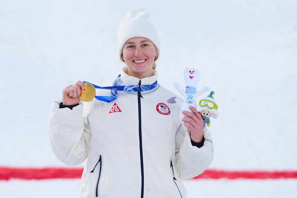 Gold medalist United States' Elizabeth Lemley holds her medal as she celebrates after the women's freestyle skiing moguls finals at the 2026 Winter Olympics, in Livigno, Italy, Wednesday, Feb. 11, 2026. (AP Photo/Gregory Bull)