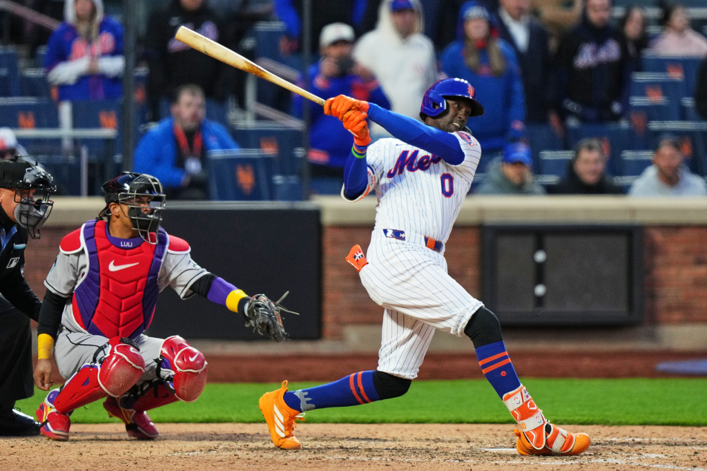 New York Mets' Ronny Mauricio (0) hits a walk-off single during the tenth inning of a baseball game against the Arizona Diamondbacks Tuesday, April 7, 2026, in New York. (AP Photo/Frank Franklin II)