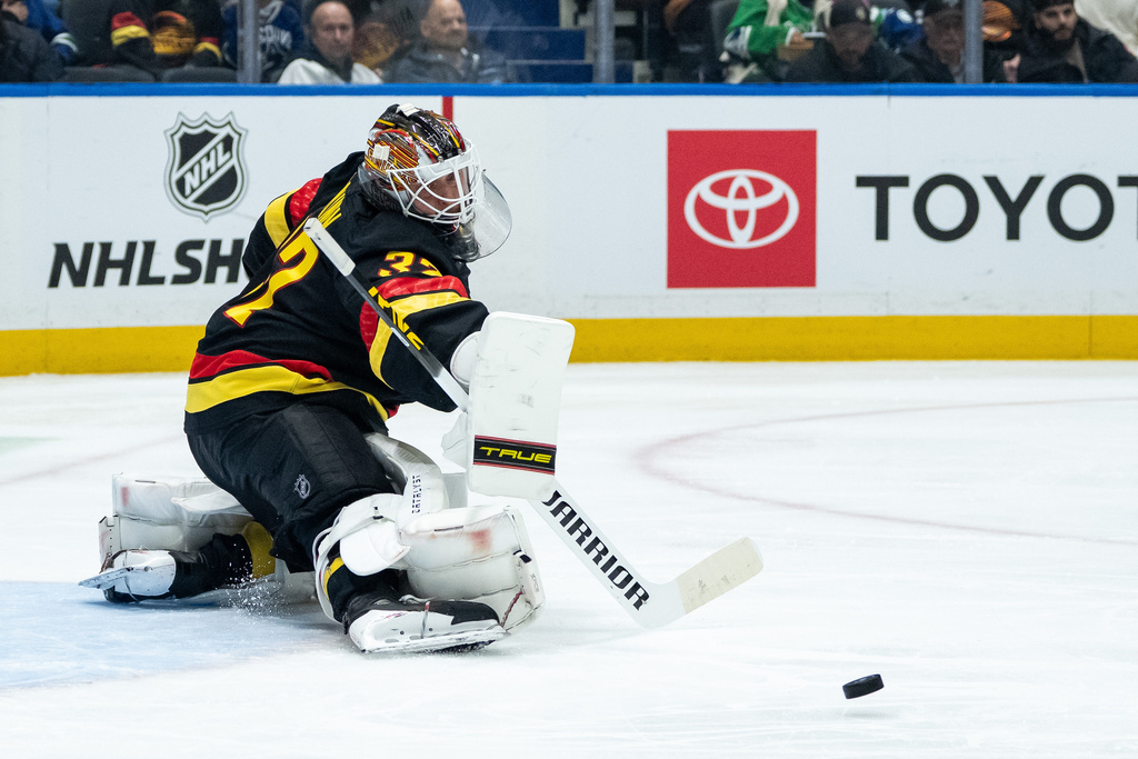 Vancouver Canucks goaltender Kevin Lankinen stops the puck against the Dallas Stars during the second period of an NHL hockey game in Vancouver, British Columbia, Thursday, Nov. 20, 2025. (Ethan Cairns/The Canadian Press via AP)