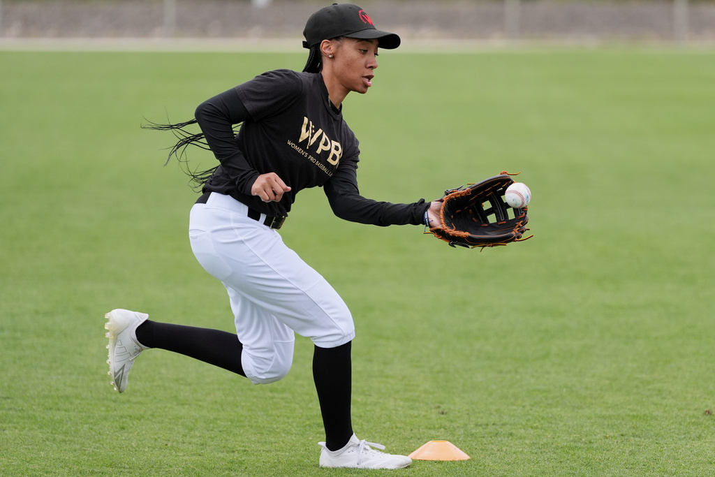Mo'ne Davis fields a ball during a Women's Pro Baseball League (WPBL) practice, Wednesday, March 18, 2026, in Fort Myers, Fla. (AP Photo/Rebecca Blackwell)