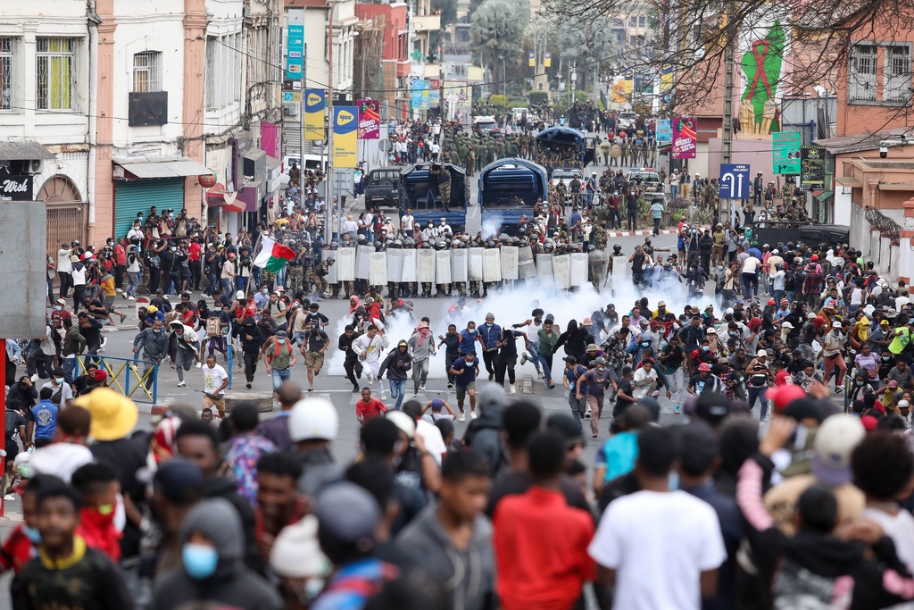 Demonstrators protesting against chronic electricity and water cuts confront riot police in Antananarivo, Madagascar, Tuesday, Sept. 30, 2025. (AP Photo/Mamyrael)