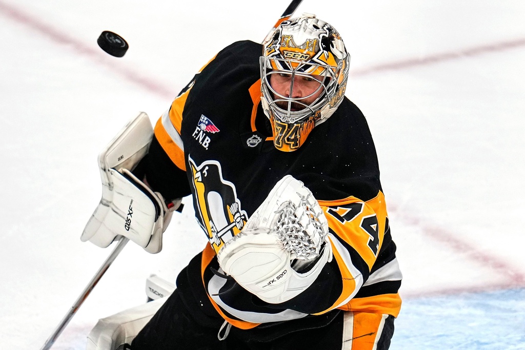 Pittsburgh Penguins goaltender Stuart Skinner watches the puck during the first period of an NHL hockey game against the Carolina Hurricanes in Pittsburgh, Sunday, March 22, 2026. (AP Photo/Gene J. Puskar)