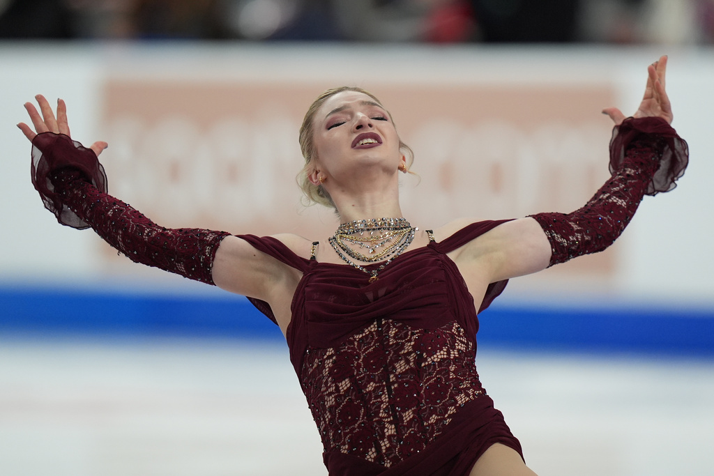 Amber Glenn competes during the women's short program at the U.S. Figure Skating Championships, Wednesday, Jan. 7, 2026, in St. Louis. (AP Photo/Stephanie Scarbrough)