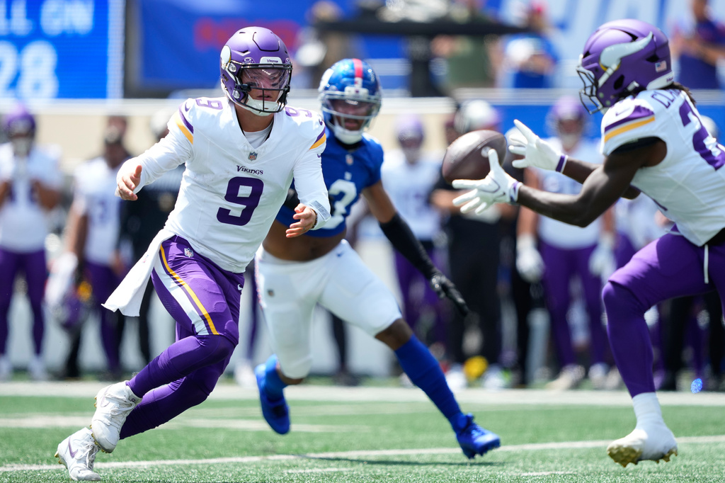 Minnesota Vikings quarterback J.J. McCarthy (9) pitches the ball to running back Demond Claiborne during the first half of a preseason NFL football game against the New York Giants Saturday, Aug. 15, 2026, in East Rutherford, N.J. (AP Photo/Yuki Iwamura)