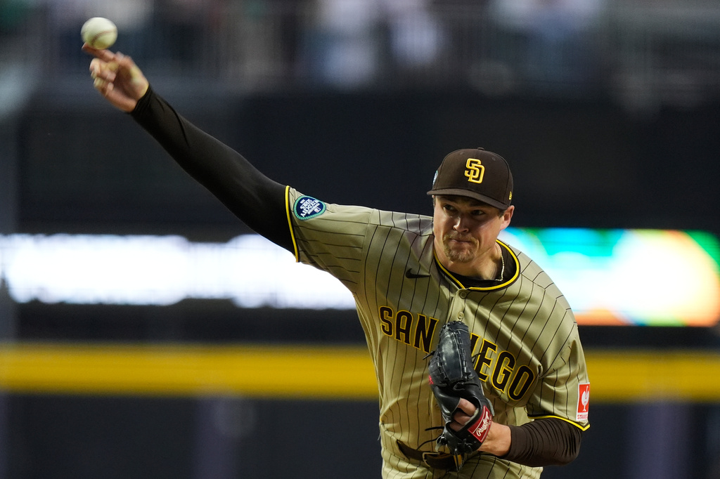 San Diego Padres' closing pitcher Mason Miller works against the Arizona Diamondbacks during the ninth inning of a baseball game in Mexico City, Saturday, April 25, 2026. (AP Photo/Fernando Llano)