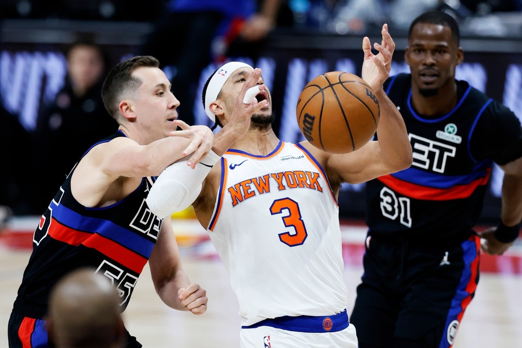 Detroit Pistons forward Duncan Robinson (55) knocks the ball away from New York Knicks guard Josh Hart (3) during the first half of an NBA basketball game Friday, Feb. 6, 2026, in Detroit. (AP Photo/Duane Burleson)