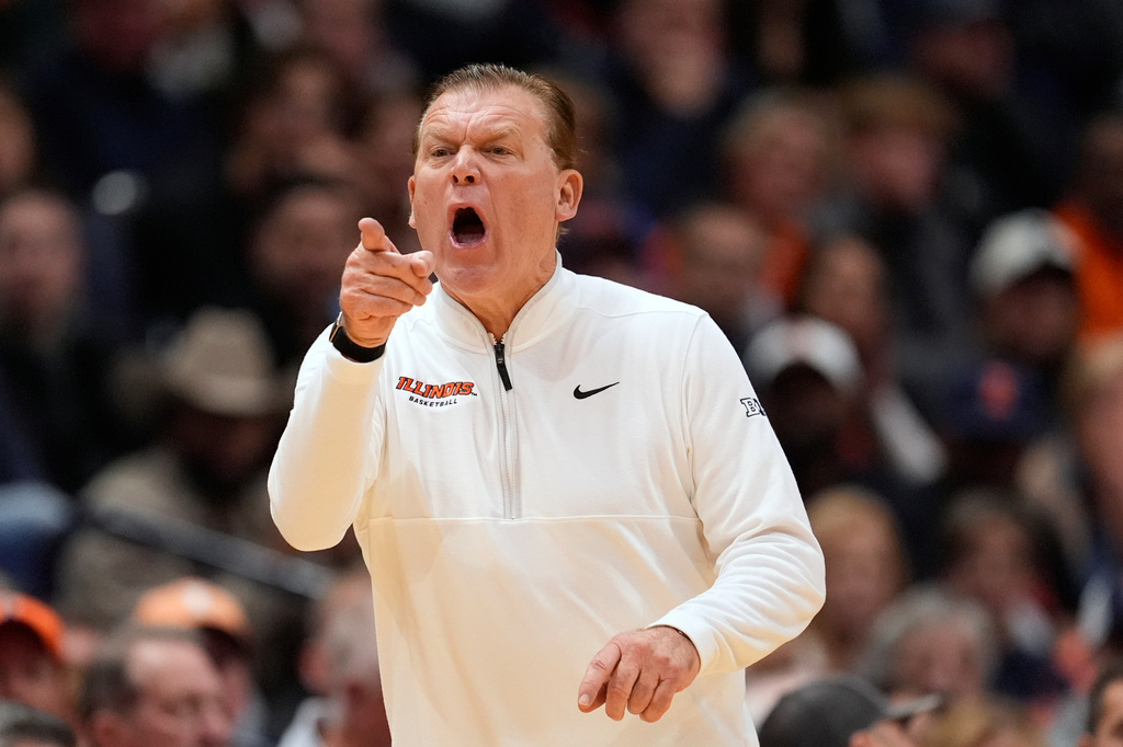 Illinois head coach Brad Underwood yells to his players during the first half of an NCAA college basketball game against Tennessee, Saturday, Dec. 6, 2025, in Nashville, Tenn. (AP Photo/George Walker IV)