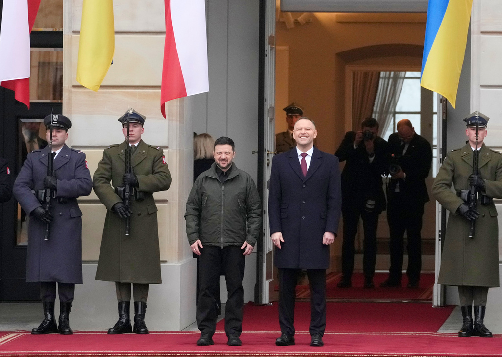 Polish President Karol Nawrocki, center, and Ukrainian President Volodymyr Zelenskyy attend an official welcome ceremony before their meeting at the Presidential Palace in Warsaw, Poland, Friday, Dec. 19, 2025. (AP Photo/Czarek Sokolowski)