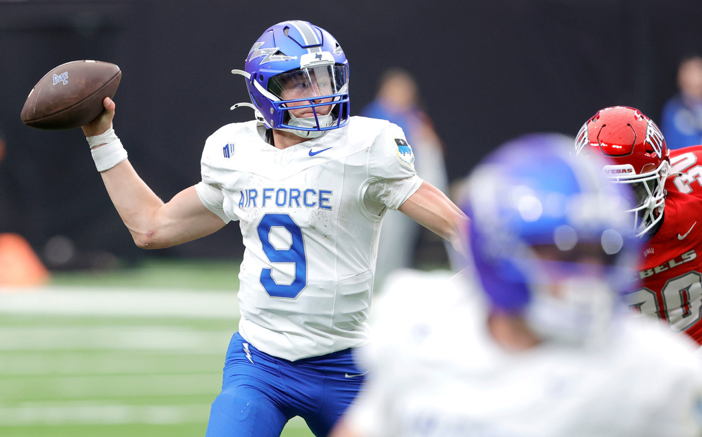 Air Force quarterback Liam Szarka (9)looks to throw a pass while under pressure from UNLV defensive lineman Tunmise Adeleye (30) during the first half of an NCAA college football game Saturday, Oct. 11, 2025, in Las Vegas. (Steve Marcus/Las Vegas Sun via AP)