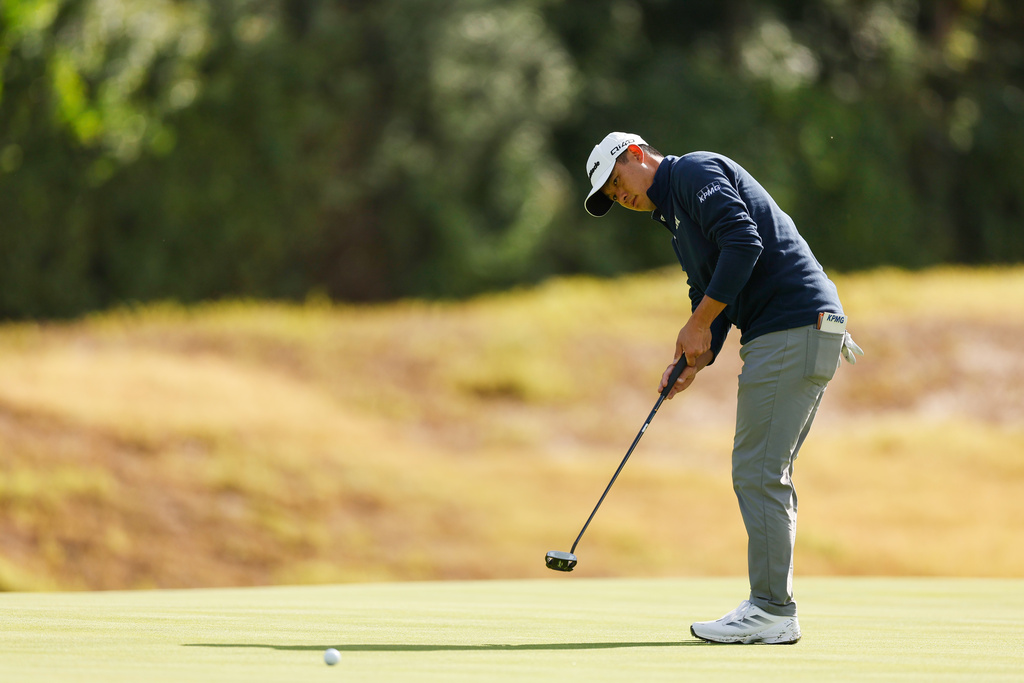 Collin Morikawa chips on the eighth green during the first round of the Genesis Invitational golf tournament at Riviera Country Club, Thursday, Feb. 19, 2026, in the Pacific Palisades area of Los Angeles. (AP Photo/Caroline Brehman)