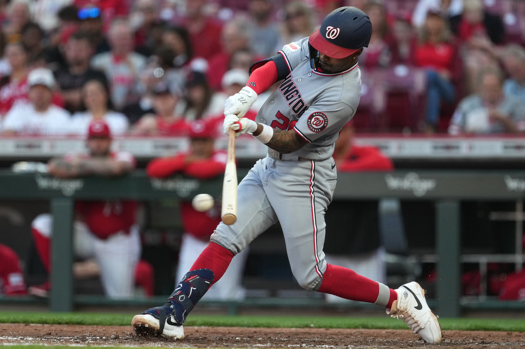 Washington Nationals' Nasim Nuñez hits a single during the fourth inning of a baseball game against the Cincinnati Reds', Tuesday, May 12, 2026, in Cincinnati. (AP Photo/Kareem Elgazzar)