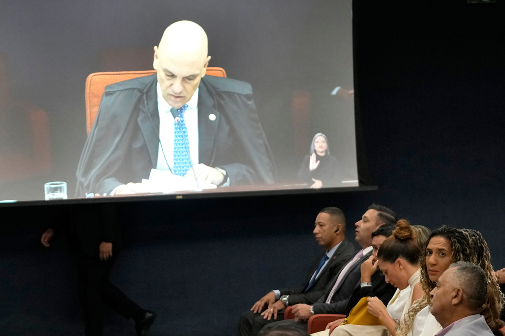 A live image of Judge Alexandre de Moraes is shown at the Supreme Court as family members of the murdered councilwoman Marielle Franco attend the second day of the trial of those accused of ordering the murder of councilwoman Marielle Franco in Brasilia, Brazil, Wednesday, Feb. 25, 2026. (AP Photo/Eraldo Peres)