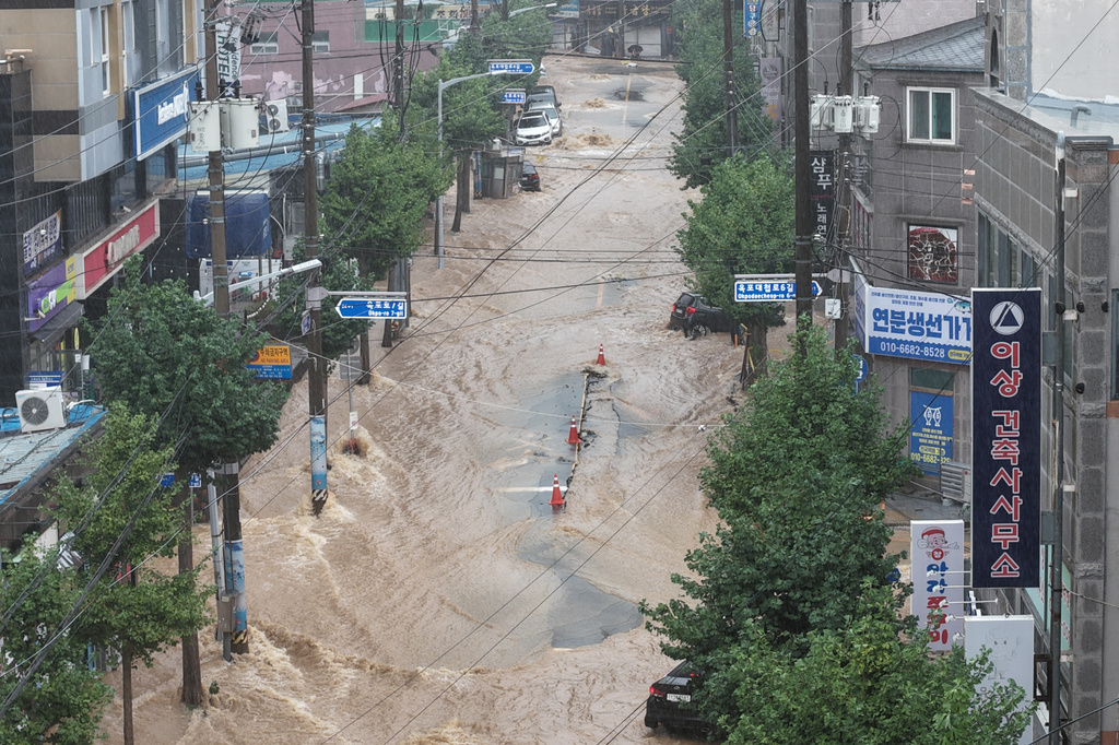 A road is flooded due to heavy rain in Geoje, South Korea, Monday, Aug. 17, 2026. (Kim Dong-min/Yonhap via AP)