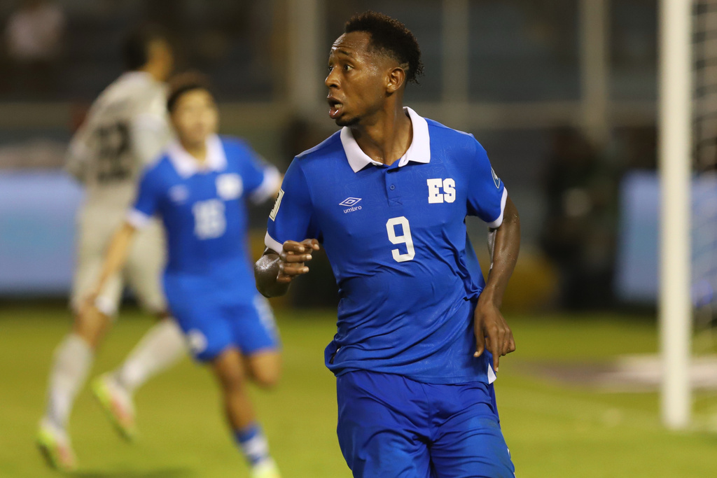 El Salvador's Bryan Gil reacts after scoring a goal that was disallowed on review during a World Cup 2026 qualifying soccer match against Panama at Cuscatlan stadium in San Salvador, El Salvador, Friday, Oct. 10, 2025. (AP Photo/Salvador Melendez)