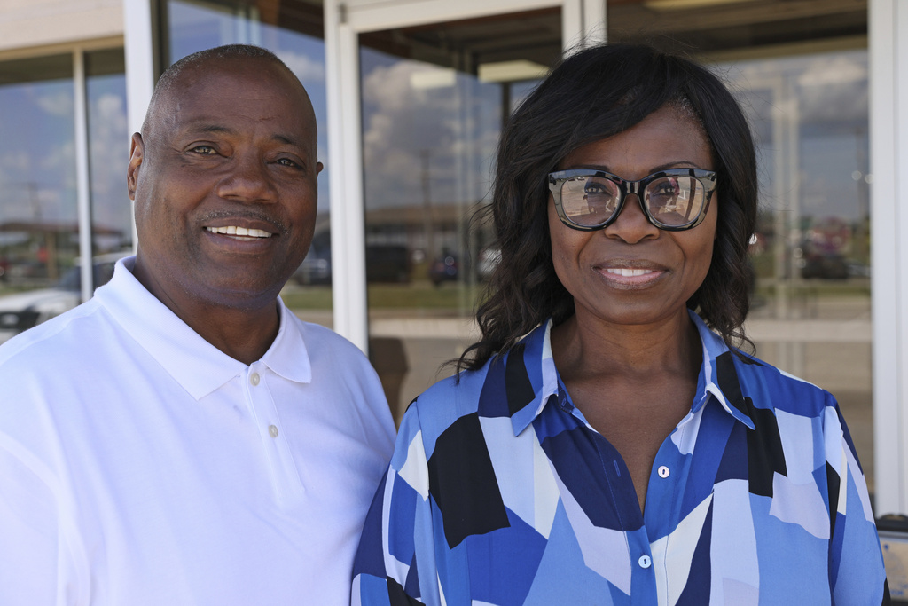 Rhonda Grayson, right, and Jeffrey Kennedy, stand for a portrait outside a Muscogee Nation office after being unable to get citizenship cards from the Muscogee Nation, Thursday, Aug. 21, 2025, in Okmulgee, Okla. (AP Photo/Nate Billings)
