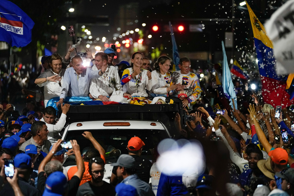 FILE - Presidential candidate Edmundo Gonzalez, center left, and opposition leader Maria Corina Machado, center right, greet supporters during a campaign rally in Maracaibo, Venezuela, Tuesday, July 23, 2024. (AP Photo/Matias Delacroix, File)