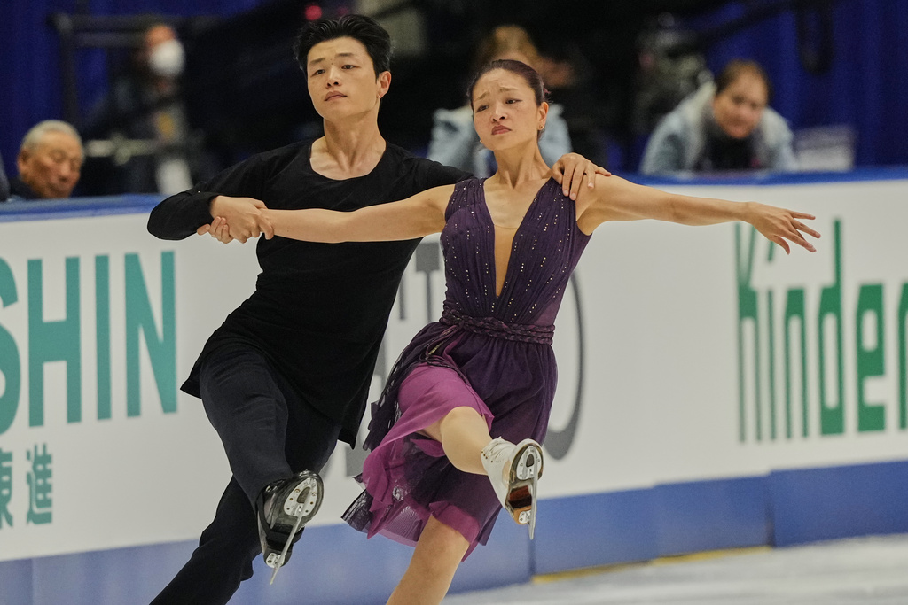 Maia Shibutani and Alex Shibutani, of the U.S., perform during the ice dance free dance program in the ISU Grand Prix of Figure Skating - NHK Trophy in Kadoma, east of Osaka, western Japan, Saturday, Nov. 8, 2025. (AP Photo/Hiro Komae)