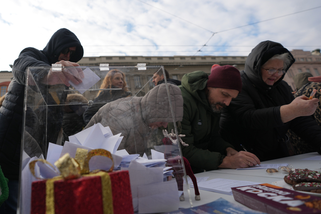 Serbia's protesting university students collect signatures for their request for an early parliamentary election, in Belgrade, Serbia, Sunday, Dec. 28, 2025. (AP Photo/Darko Vojinovic)