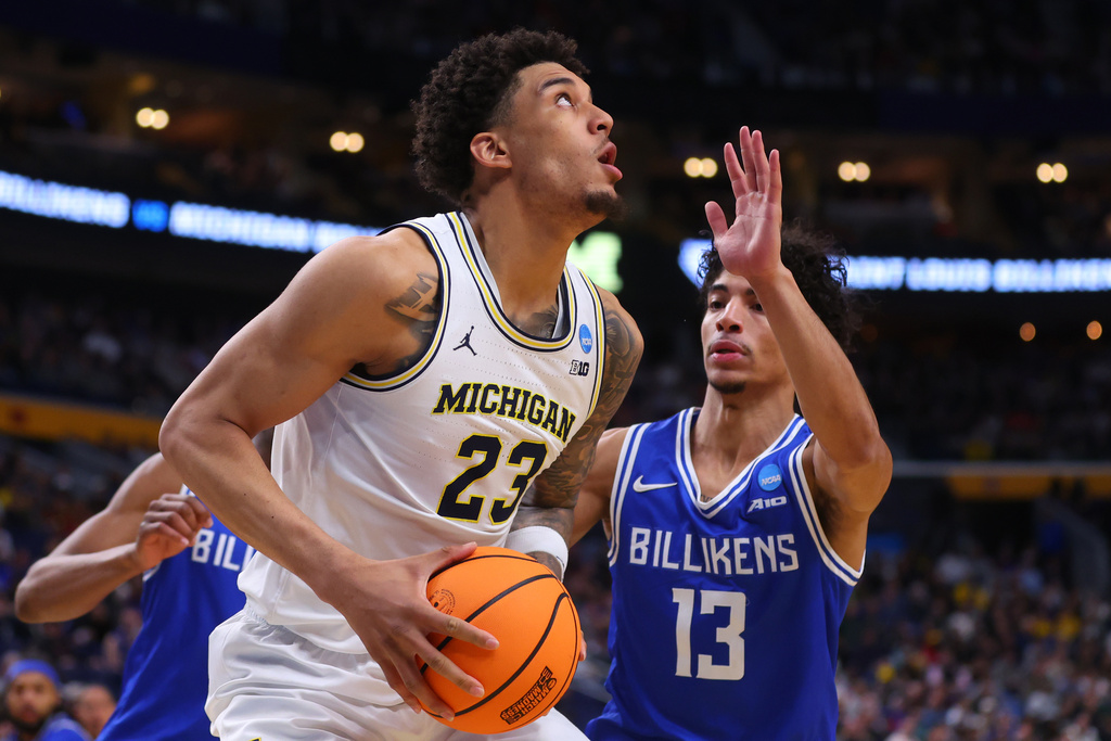 Michigan forward Yaxel Lendeborg (23) goes to the net in front of Saint Louis guard Dion Brown (13) during the first half in the second round of the NCAA college basketball tournament, Saturday, March 21, 2026, in Buffalo, N.Y. (AP Photo/Jeffrey T. Barnes)