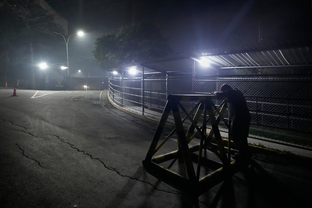 A relative of a political prisoner waits outside the Rodeo I prison in Guatire, Venezuela, Thursday, Jan. 8, 2026, after National Assembly President Jorge Rodriguez said the government would release Venezuelan and foreign prisoners. (AP Photo/Matias Delacroix)